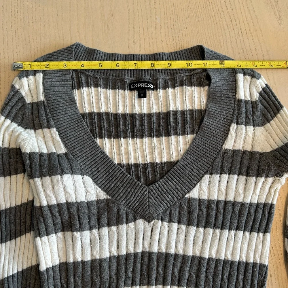 Express Sweater - Picture 6 of 6